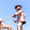Figurine en cuivre Chasseur avec chien