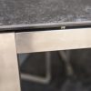 Outdoor-Tisch aus Edelstahl mit Glaskeramik Tischplatte, eckiges Design